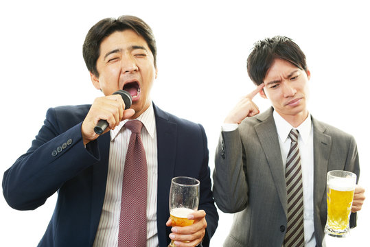 酔っぱらったビジネスマン