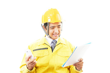 仕事に励む労働者