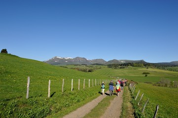 Marcheurs dans le Massif du Sancy