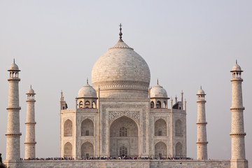 Fototapeta na wymiar The Taj Mahal late on a summer's afternoon, Agra