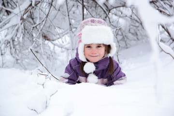 Fototapeta na wymiar wonderful child in the snowy woods