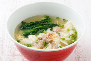 ワンタンメン　雲呑麺　ワンタン麺
