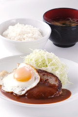 豚肉のソテー　定食　目玉焼き