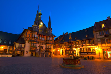 Fototapeta na wymiar Rathaus Wernigerode bei Nacht