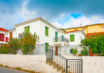 Fototapeta na wymiar Tradycyjny dom w miejscowości Portaria Pilion górskiego Grecji