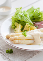 weißer spargel mit schinken