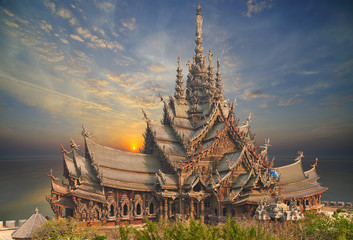 Sanctuary of Truth, Pattaya, Thailand. - obrazy, fototapety, plakaty