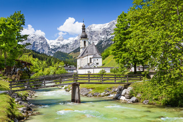 Fototapeta na wymiar Idyllic landscape with church in the Alps, Bavaria, Germany
