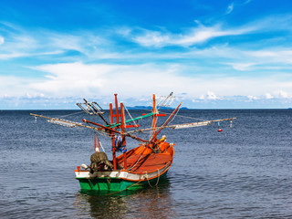 Obraz premium Small fishing boat on daylight