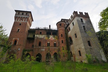 Obraz premium Abandoned castle of Rovasenda, Piedmont, Italy