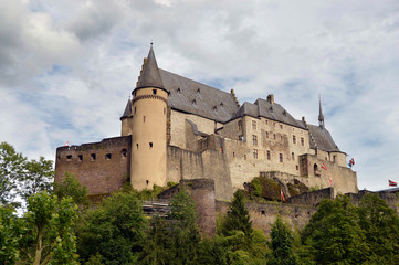 Fototapeta na wymiar Vianden Zamek jest duży zamek warowny w Luksemburgu