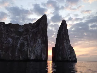 Foto op Canvas sunrise kicker rock galapagos islands © TravelTelly