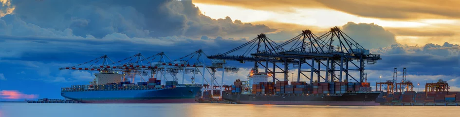 Gordijnen Container Cargo freight ship with working crane loading © anekoho