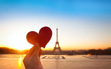 Foto op Canvas hart in handen, romantische vakanties in Parijs © Song_about_summer