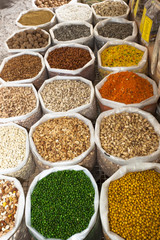 Gewürze im Souk in Nizwa, Oman