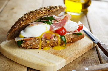 Bacon and poached eggs sandwich