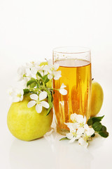 Glass of fresh apple juice with ripe green apples