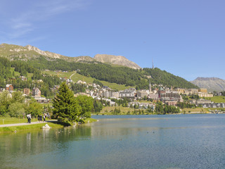 Fototapeta na wymiar St. Moritz, Dorf, Schweizer Alpen, See, Graubünden, Schweiz