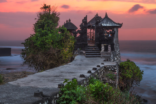 Pura Tanah Lot temple by the sea
