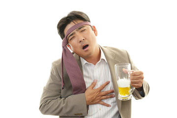 ビールを飲みすぎたサラリーマン