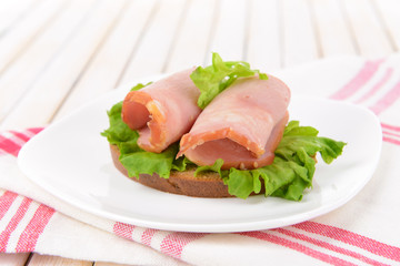 Delicious sandwiches with lettuce and ham