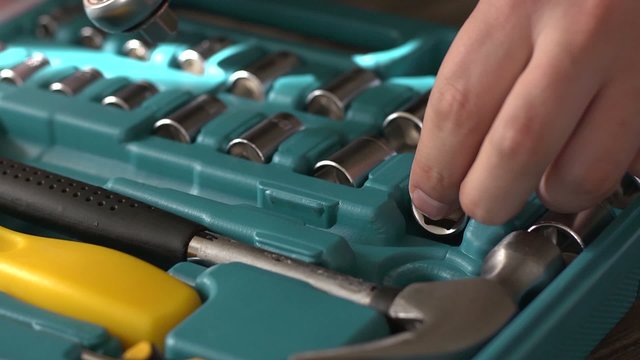 Master puts all accessories into the tool kit