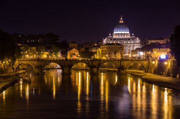 Fototapeta na wymiar Night view of Basilica di San Pietro in Rome