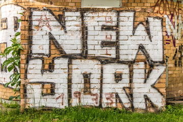 New York Graffiti an Klinkerwand