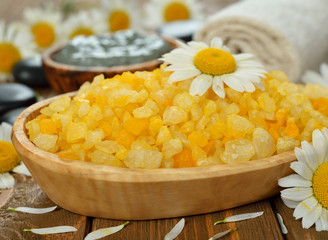 Sea salt with daisies
