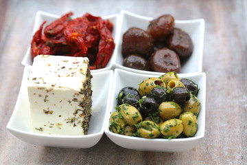 vier verschiedene Antipastischalen