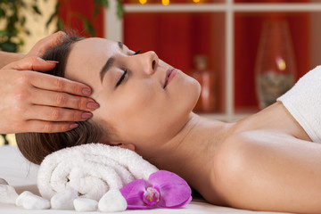 Obraz na płótnie Canvas Relaxed woman receiving head massage