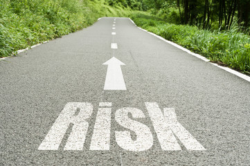 Fototapeta premium concep route de campagne Risk