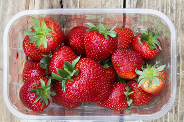 punnet of frshly icked strawberries