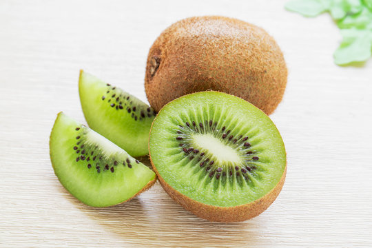 Fresh kiwi fruit and sliced