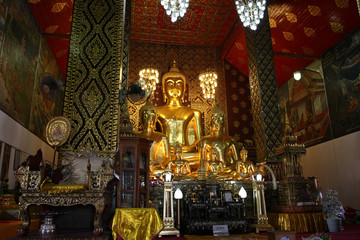 Fototapeta na wymiar Big Buddha in temple