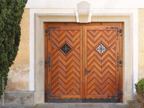 "Eingangstüre aus Holz" Stockfotos und lizenzfreie Bilder auf Fotolia