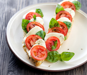Caprese sandwich