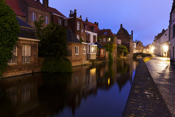 Fototapeta na wymiar Bruges, canal at blue hour