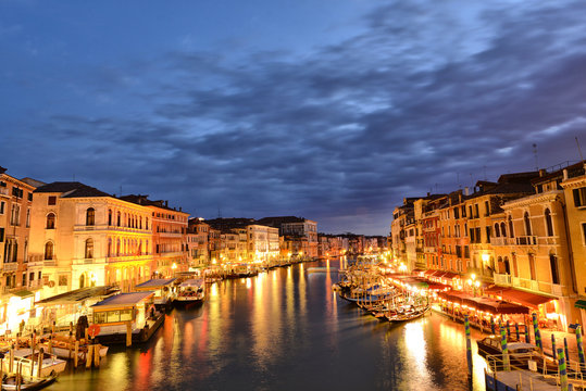 Venezia, notturno © bussiclick