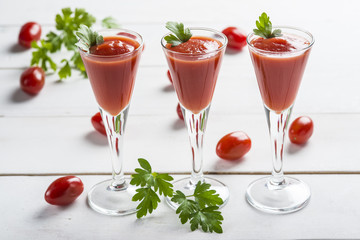 Zumo de tomate cherry, bloody mary, gazpacho, cocktail