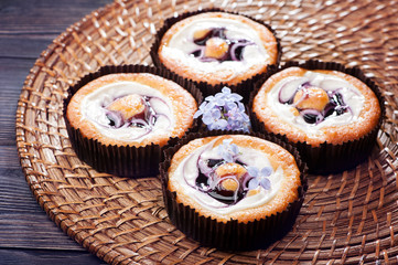 Cakes with blueberries and cream