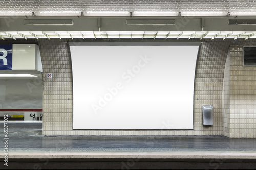 Download "Métropolitain de Paris Panneaux Publicitaires" photo ...