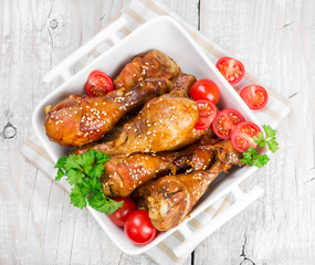 Fried chicken legs with tomatoes