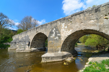 Fototapeta na wymiar Historische Brücke in Pfünz