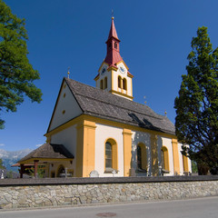 Fototapeta na wymiar Igls church, Innsbruck, Austria