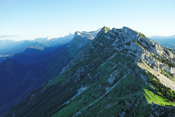 Chaine du vercors et mont aiguille (alpes)
