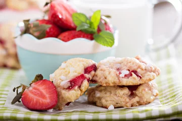 Foto op Plexiglas Shortcake cookies with strawberries © fahrwasser