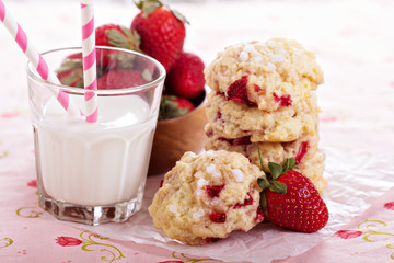 Shortcake cookies with strawberries