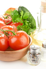 Setting pasta with tomato and garlic