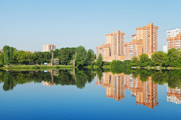 city ​​pond with houses along the waterfront © vvoe